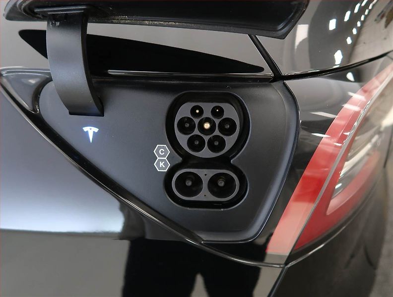 Tesla Model Y (2022) Long Range AWD 79kWh, SoH 91% - fotka 32 z 33