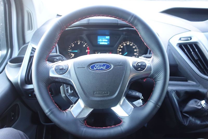 Ford Tourneo Custom 2,2TDCi 8 MÍST TOURNEO - fotka 29 z 33