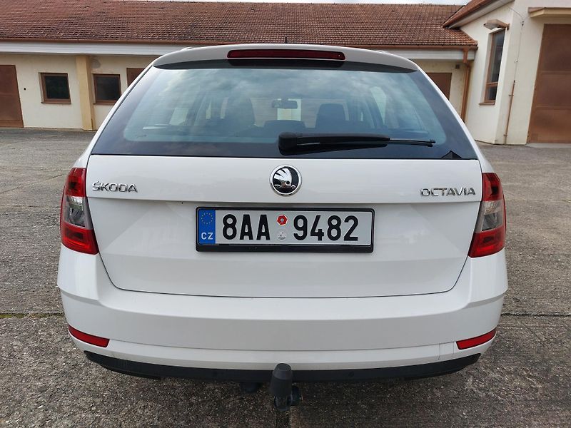 Škoda Octavia 1,6 TDi 85kw Ambition ČR Nav. - fotka 8 z 18