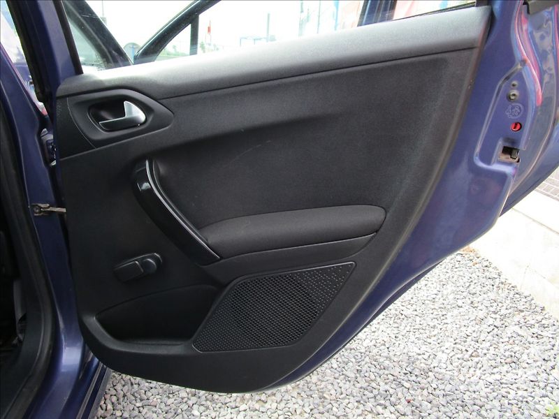 Peugeot 208 1.4HDi  Klima, 2. maj. - fotka 23 z 36
