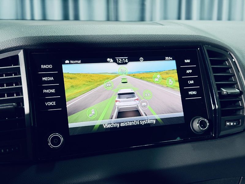 Škoda Karoq (2025) 1.5TSI*SPORT*360*5.LET.ZÁR - fotka 30 z 42