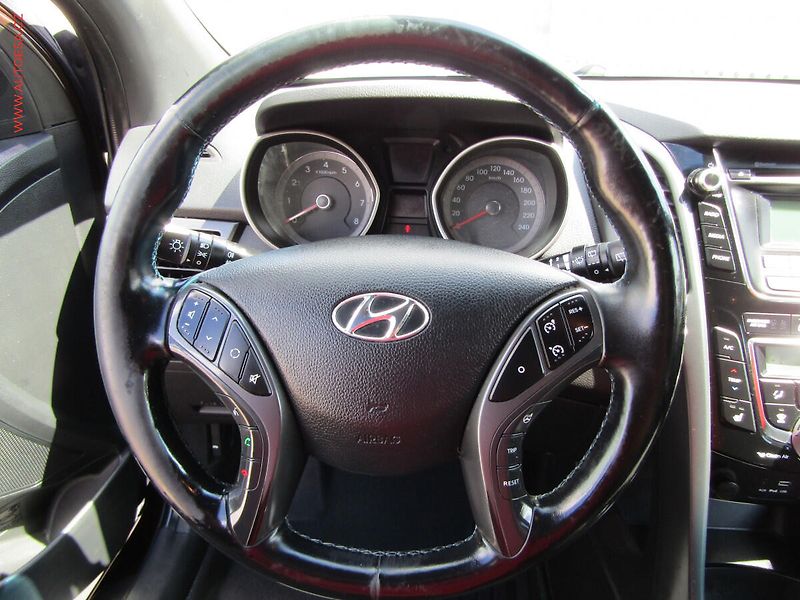 Hyundai i30 (2016) 1.6 GDi, 1.maj,ČR, AC, TZ - fotka 18 z 21