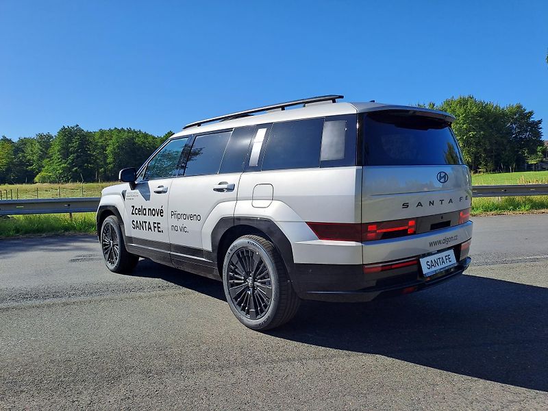 Hyundai Santa Fe (2025) 1,6 T-GDI HEV 6AT 4×4 MR25 - fotka 5 z 18