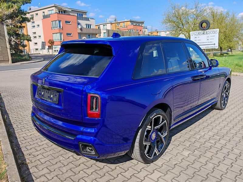 Rolls-Royce Cullinan Black Badge, CZ, Nový vůz - fotka 3 z 26