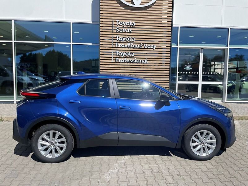 Toyota C-HR 1,8 Comfort Business - fotka 4 z 11
