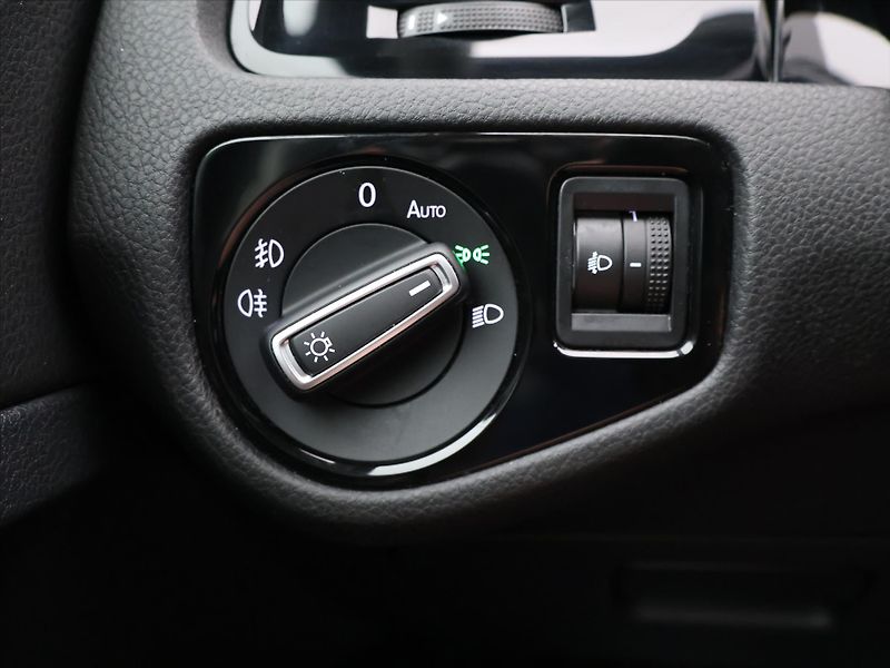 Volkswagen Golf 1,4 TSI 92kW Cup 1.Maj Navi - fotka 15 z 33