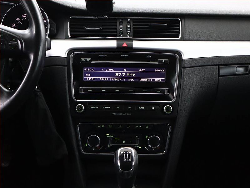 Škoda Superb (2010) 2.0 TDI, nová STK, Tažné - fotka 10 z 14