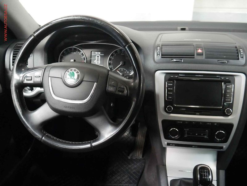 Škoda Octavia (2011) 2.0TDi, P.čidla - fotka 13 z 20