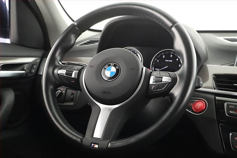 BMW X1 (2019) xDrive18d, ALU, KLIMA, ČR, 4X4 - fotka 15 z 18