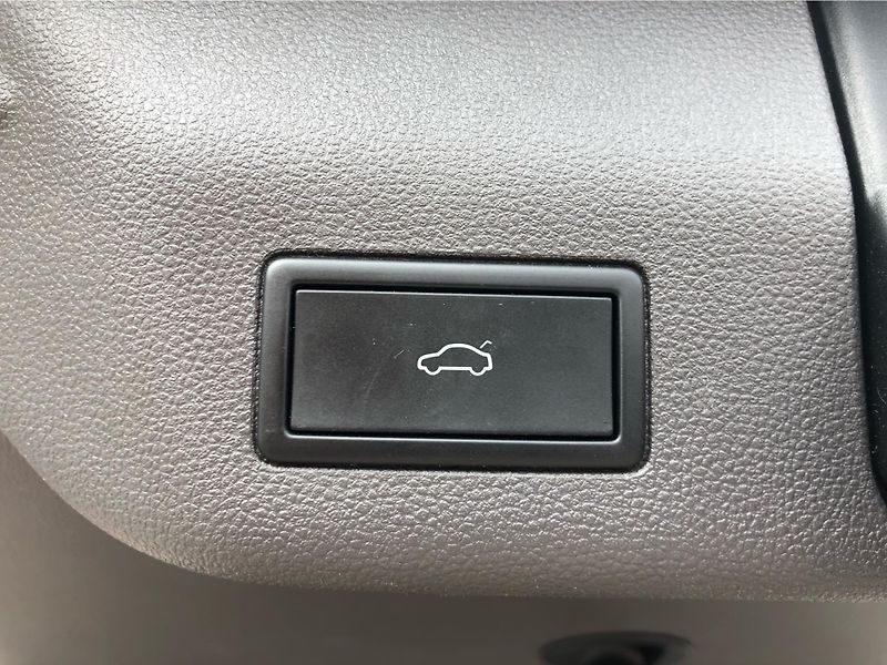 Volkswagen Multivan 2.0 TSi DSG 7st. LIFE - fotka 29 z 30