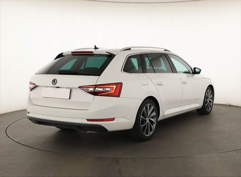 Škoda Superb (2017) Laurin&Klement 2.0 TDI, Kůže - fotka 5 z 25
