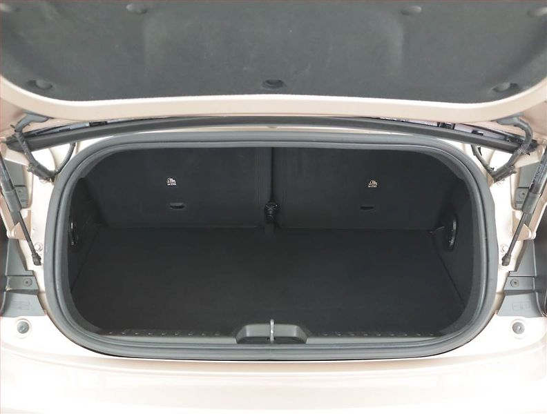 Fiat 500e (2023) 42 kWh, SoH 96% - fotka 13 z 20