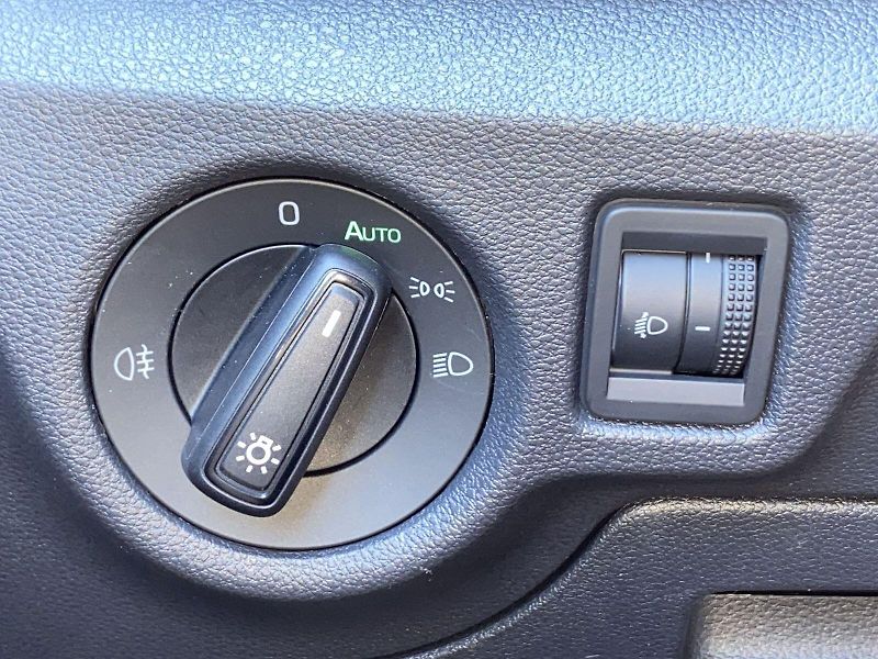 Škoda Kamiq (2023) 1.0 TSI Ambition - fotka 19 z 33