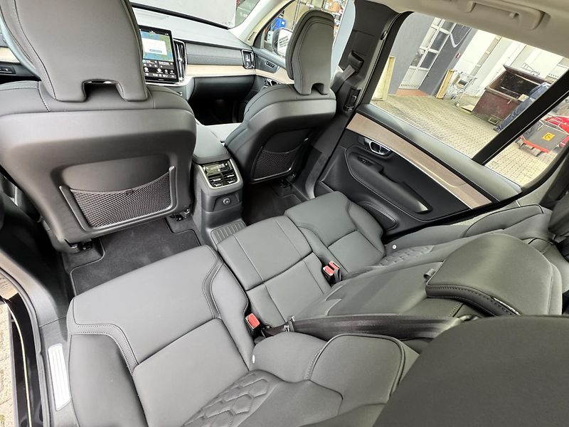 Volvo XC90 T8 AWD PLUS BRIGHT/ 360 / kola - fotka 31 z 62