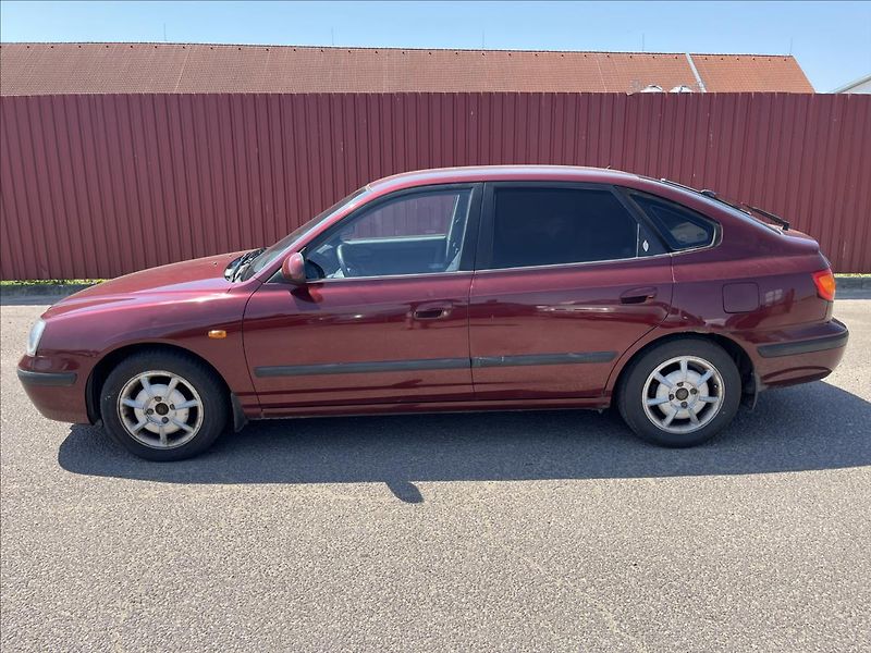 Hyundai Elantra 2,0 CRDi KLIMA TAŽNÉ STK 12/27 - fotka 4 z 29