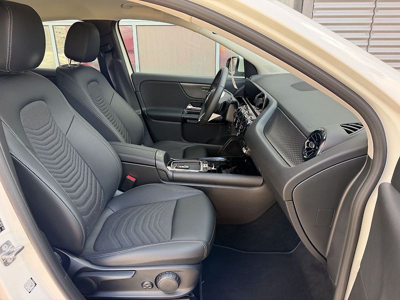 Mercedes-Benz GLA 220 4 MATIC - fotka 10 z 32