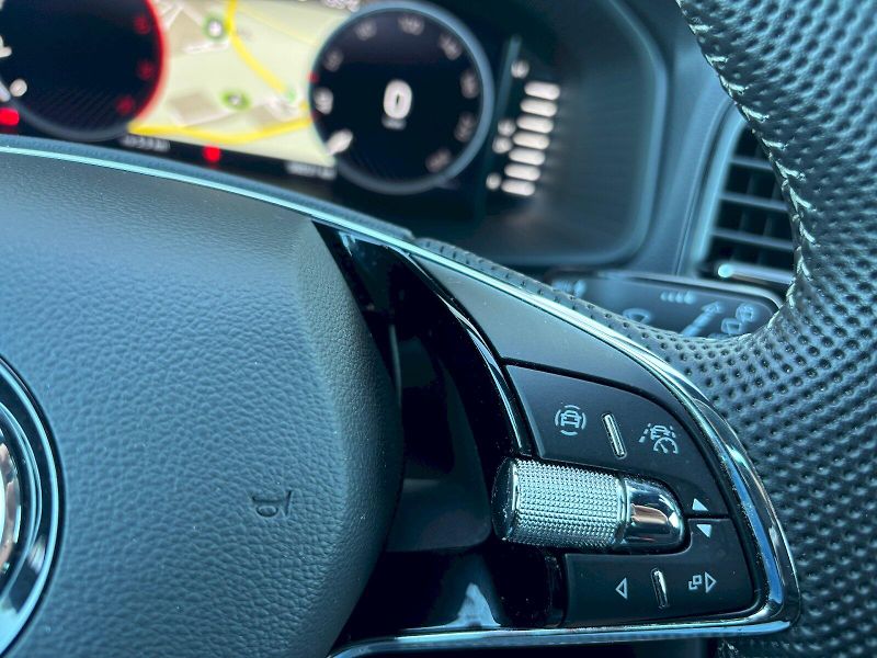 Škoda Karoq (2022) 2.0 TDI 110kW SportLine - fotka 12 z 35