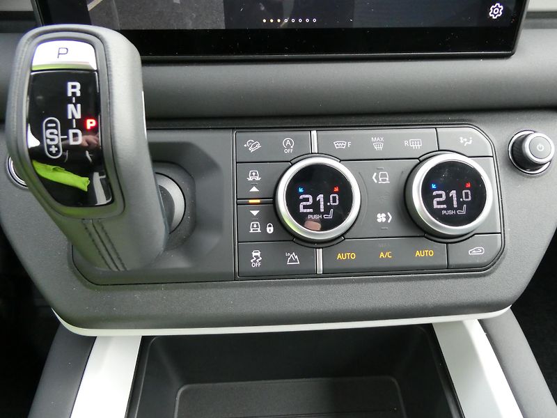 Land Rover Defender 110 S D200 - fotka 21 z 35