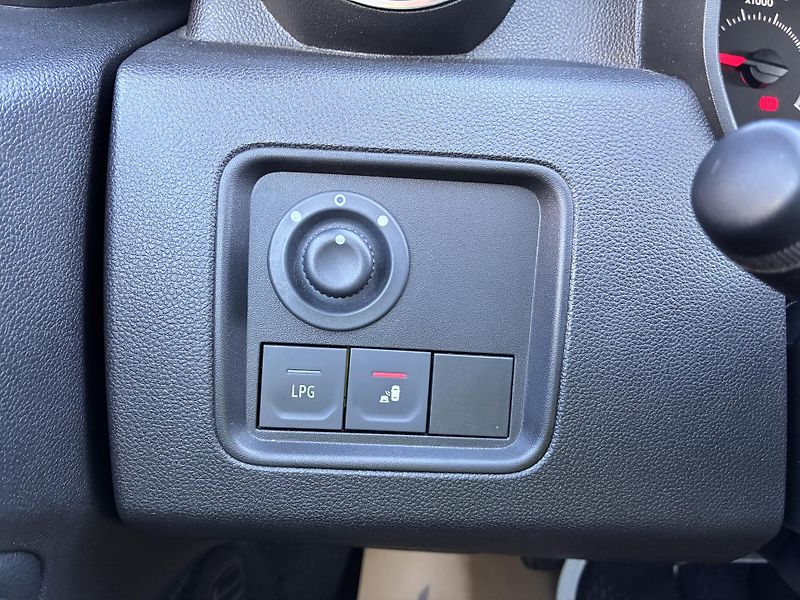 Dacia Duster 1.0TCe 67kW LPG PRESTIGE NAVI - fotka 24 z 39