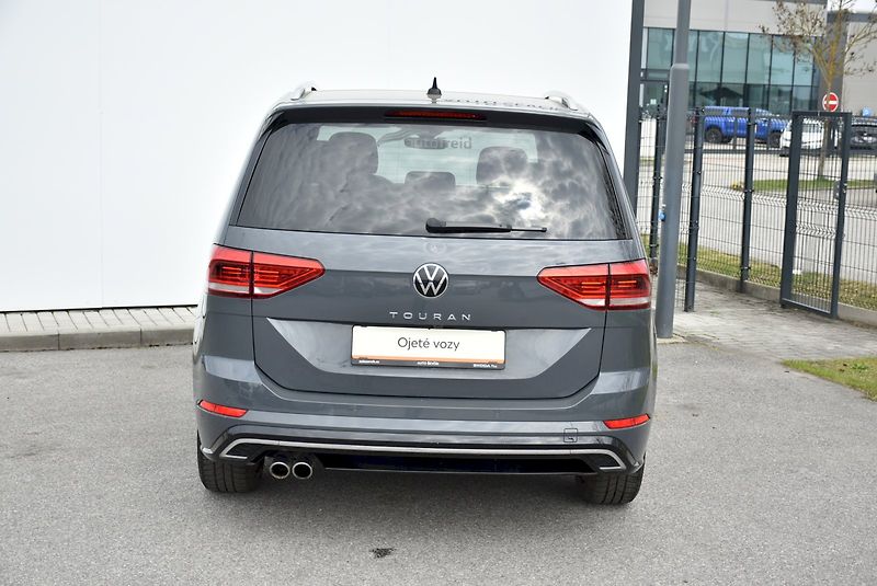 Volkswagen Touran (2021) R-Line 2,0 TDI 110kW 7DSG - fotka 10 z 35