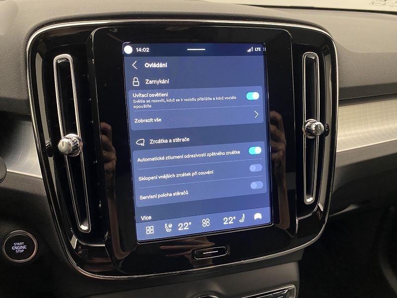 Volvo XC40 (2025) B3 AUT DARK PLUS - fotka 40 z 48