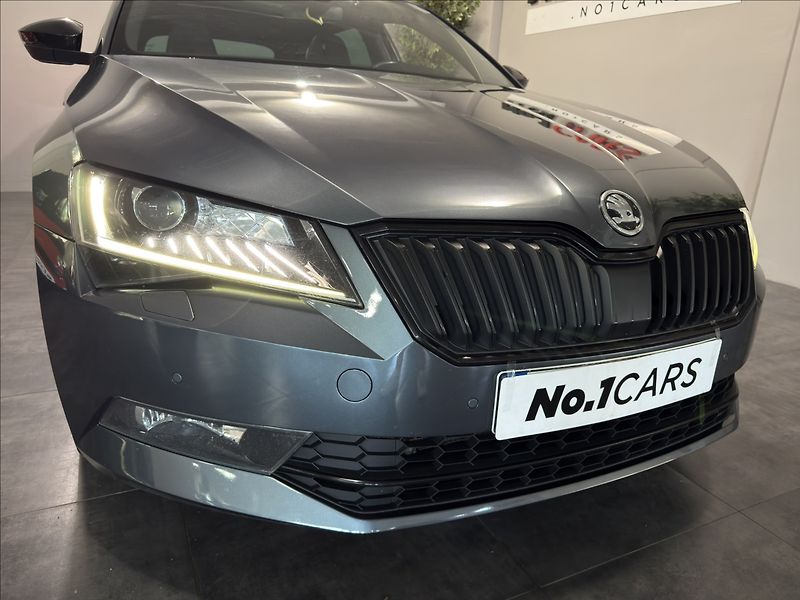 Škoda Superb 2,0   TDI 4x4 DSG SPORTLINE - fotka 37 z 39