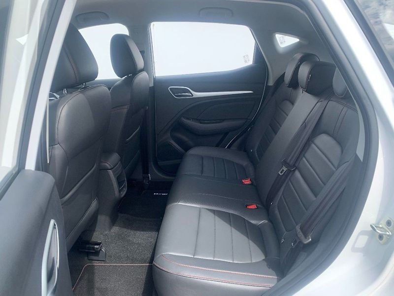 MG ZS Exclusive 1,0 TGI 82 kW 2WD 6A - fotka 13 z 17