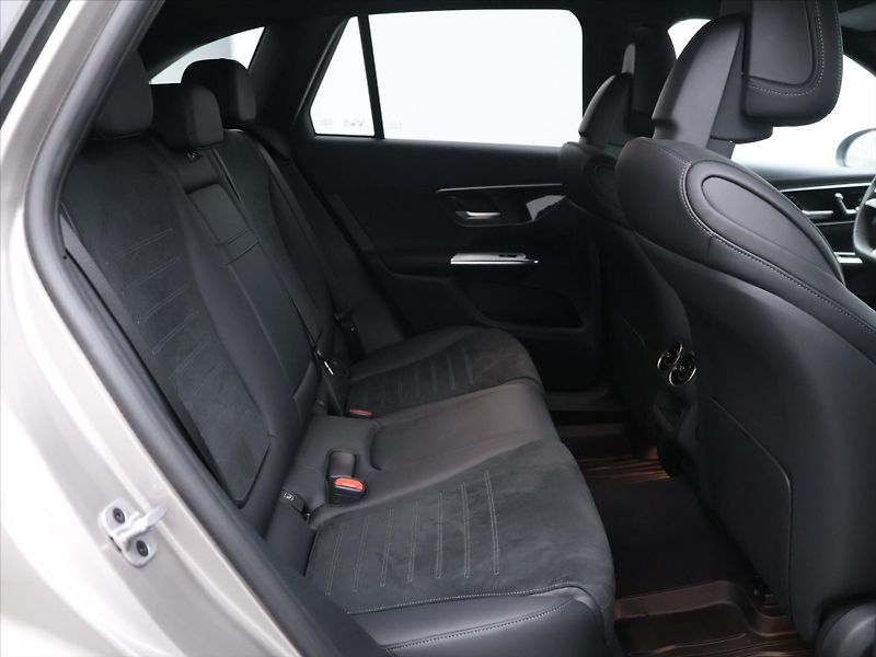 Mercedes-Benz GLC 2,0 300 4Matic AMG CZ 1Maj - fotka 14 z 41