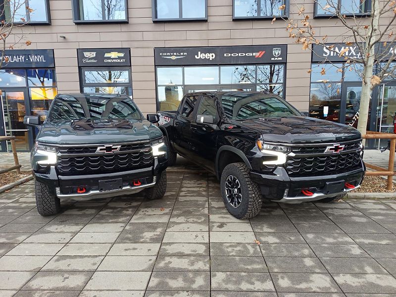 Chevrolet Silverado (2025) ZR2, 6.2l, CrewCab - fotka 2 z 7