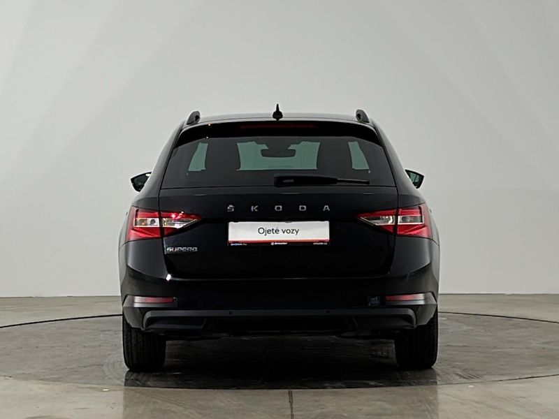 Škoda Superb Ambition DSG - fotka 17 z 28