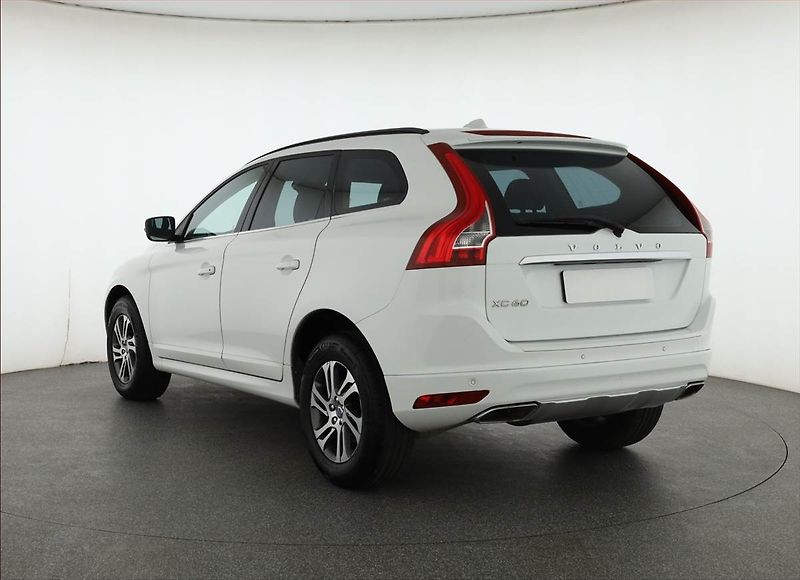 Volvo XC60 (2015) D3, Serv.kniha, Kůže, Navi - fotka 4 z 18