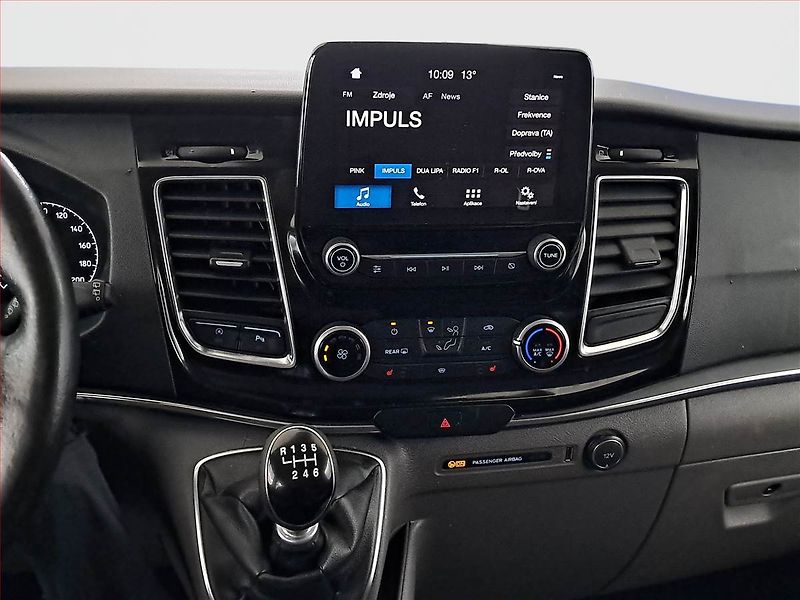 Ford Tourneo Custom (2018) Titanium 2.0 EcoBlue, ČR - fotka 11 z 17