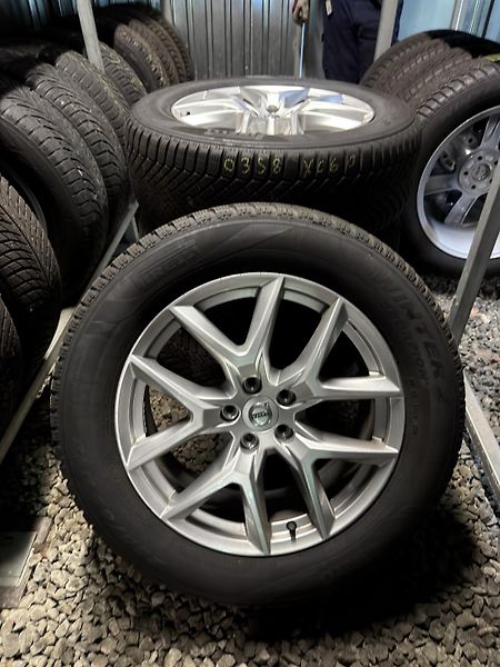 Volvo XC60 B5 AWD PLUS DARK /ventil. sed. - fotka 2 z 48