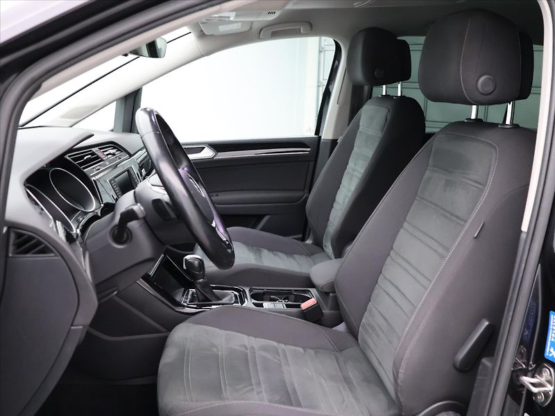 Volkswagen Touran 2,0 TDI 110kW Highline DSG DPH - fotka 11 z 33