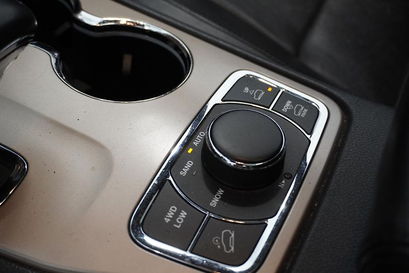 Jeep Grand Cherokee 3,0 CRD 4X4 - fotka 16 z 31