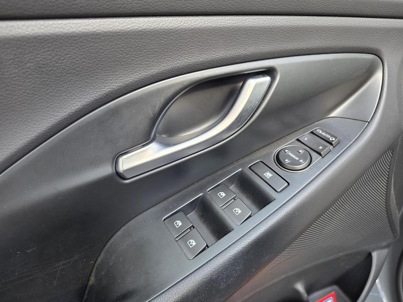 Hyundai i30 1.5-N-LINE-TOP STAV-AUTOMAT - fotka 13 z 21
