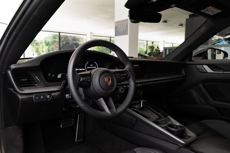 Porsche 911 (992.2) Carrera Pano/Bose/Spor - fotka 5 z 23