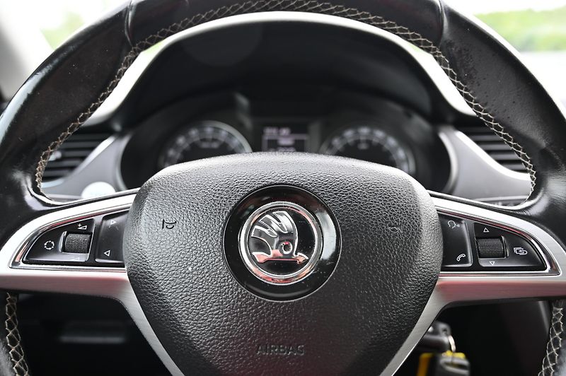 Škoda Octavia 1.6TDI 77KW Edition 4/2015 - fotka 18 z 41
