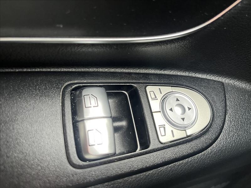 Mercedes-Benz Vito 2,1 119CDi 8.MÍST LONG 4x4 AUT - fotka 28 z 49