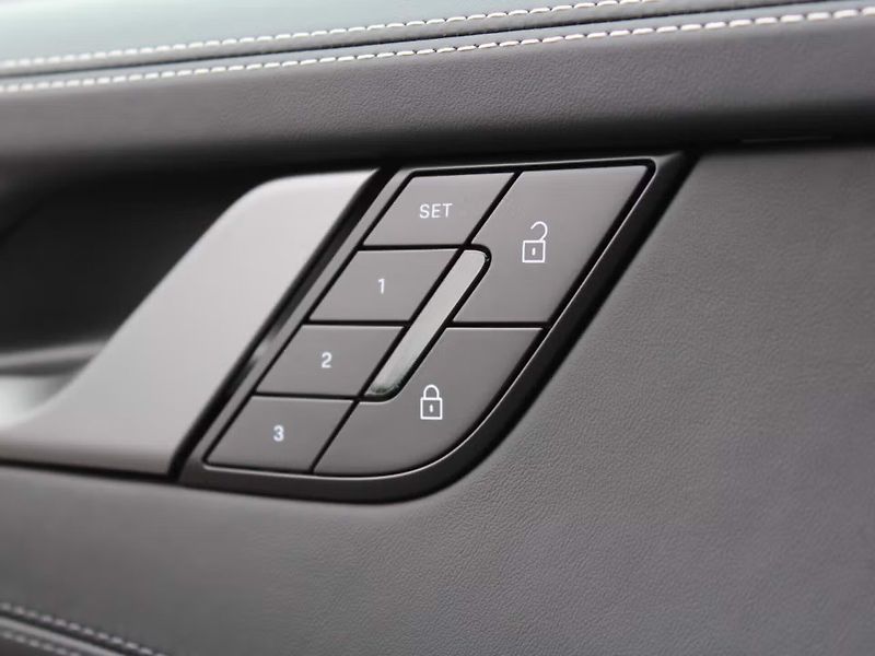 Porsche 911 (2026) Carrera 4S Lift InnoDrive BOSE - fotka 29 z 30