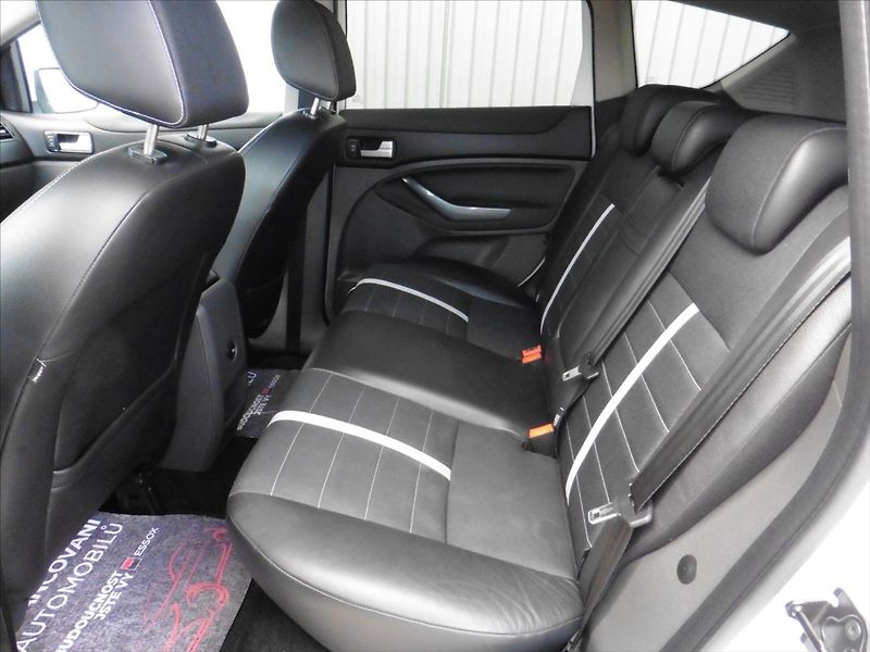 Ford Kuga 2,0 TDCi Titanium 4X4 - fotka 9 z 13