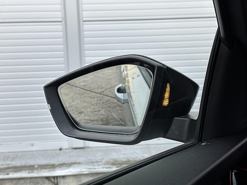 Škoda Kamiq 1.0TSi Monte Carlo 116PS Matri - fotka 9 z 45