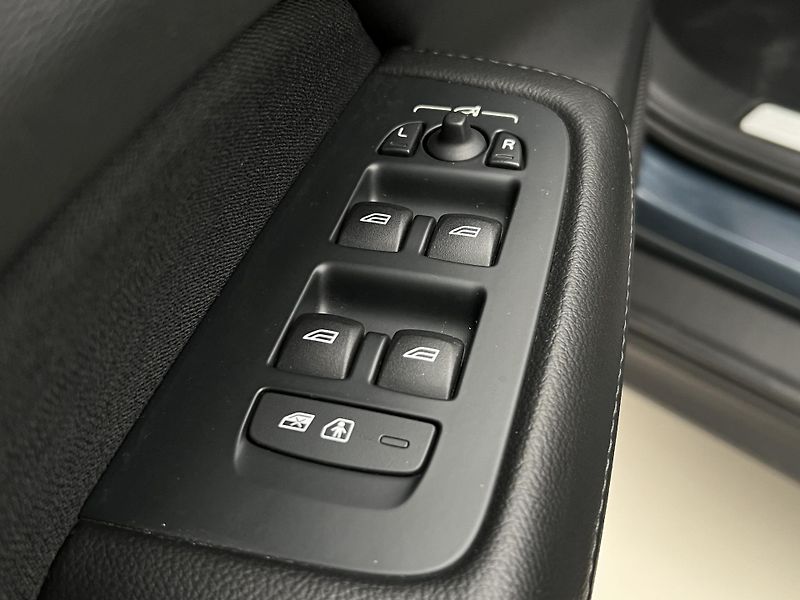 Volvo V60 CC D4 AWD AUT CZ 1. maj. - fotka 41 z 43