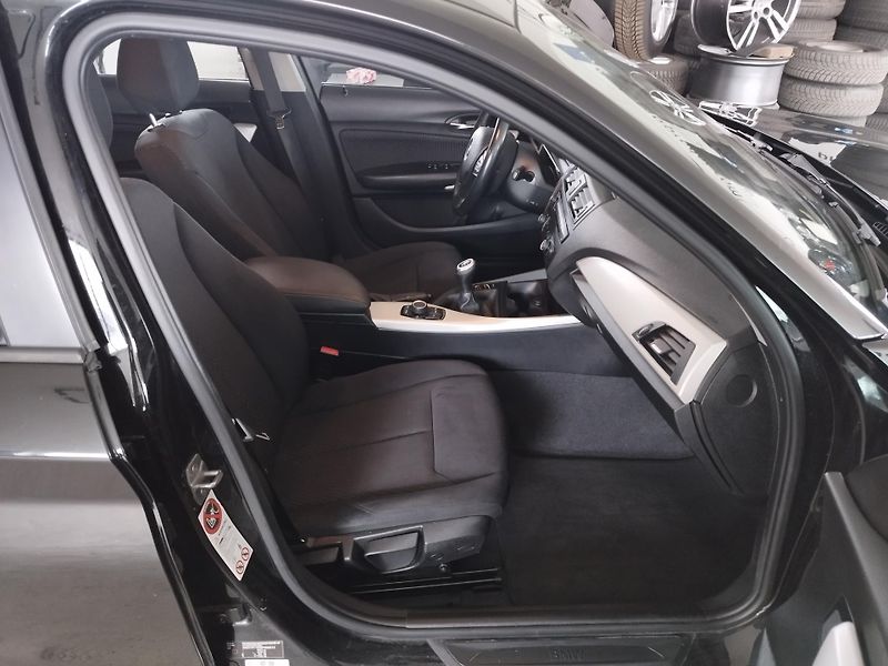 BMW Řada 1 (2014) 116I,75KW,KLIMA,ALU,SER.KN - fotka 17 z 30