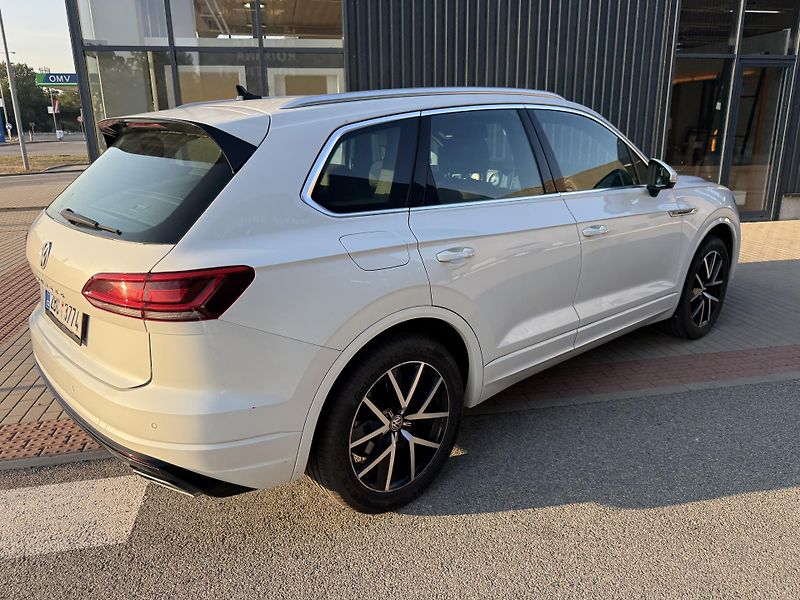 Volkswagen Touareg (2018) R-LINE V6 3,0 TDI - fotka 2 z 13