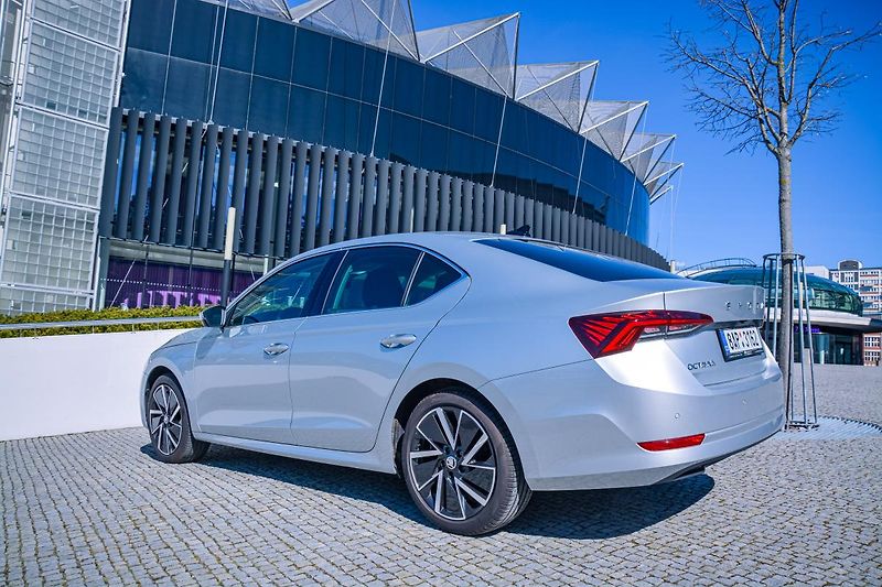 Škoda Octavia Style Plus Navigace 18 kola ČR - fotka 56 z 76