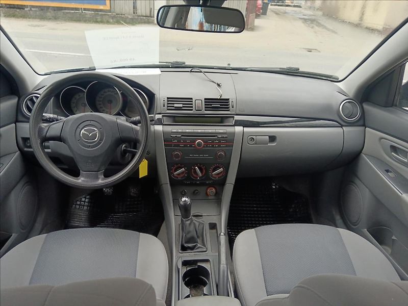 Mazda 3 1,4 i Sport CE - fotka 17 z 20