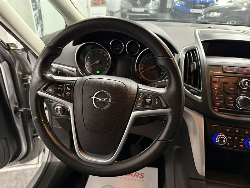 Opel Zafira 1,4   TURBO COSMO VÝHŘEV TZ - fotka 10 z 49