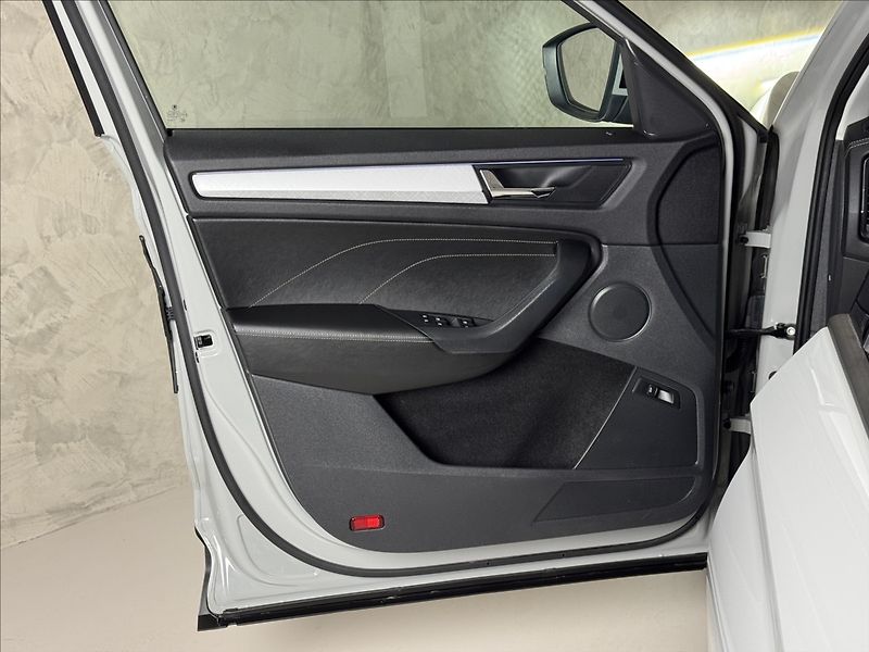Škoda Kodiaq 2,0 TDi  DSG 4x4 Tour Assist K - fotka 16 z 48