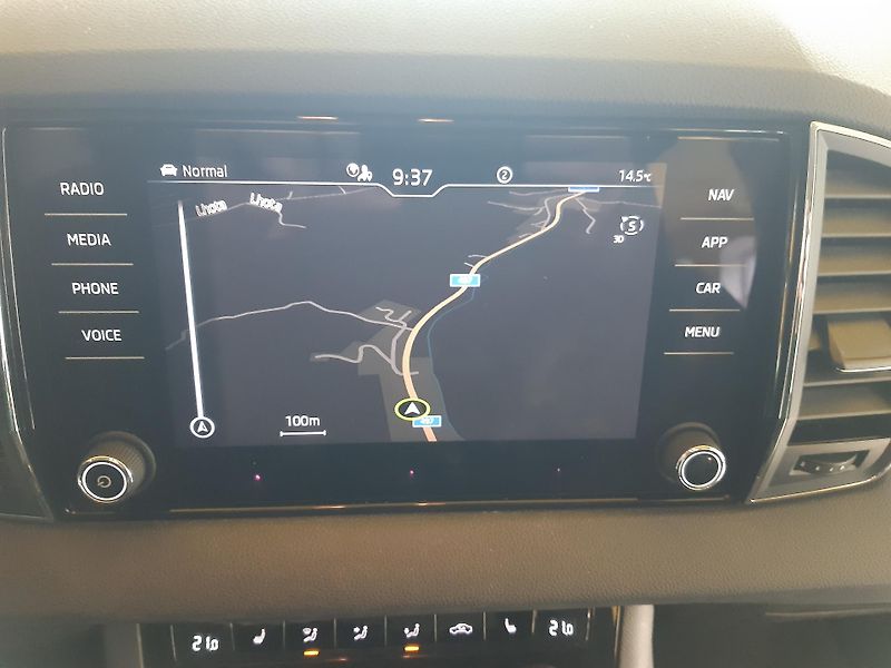 Škoda Karoq 2.0 TDI NAVI LED APP KAMERA - fotka 11 z 31